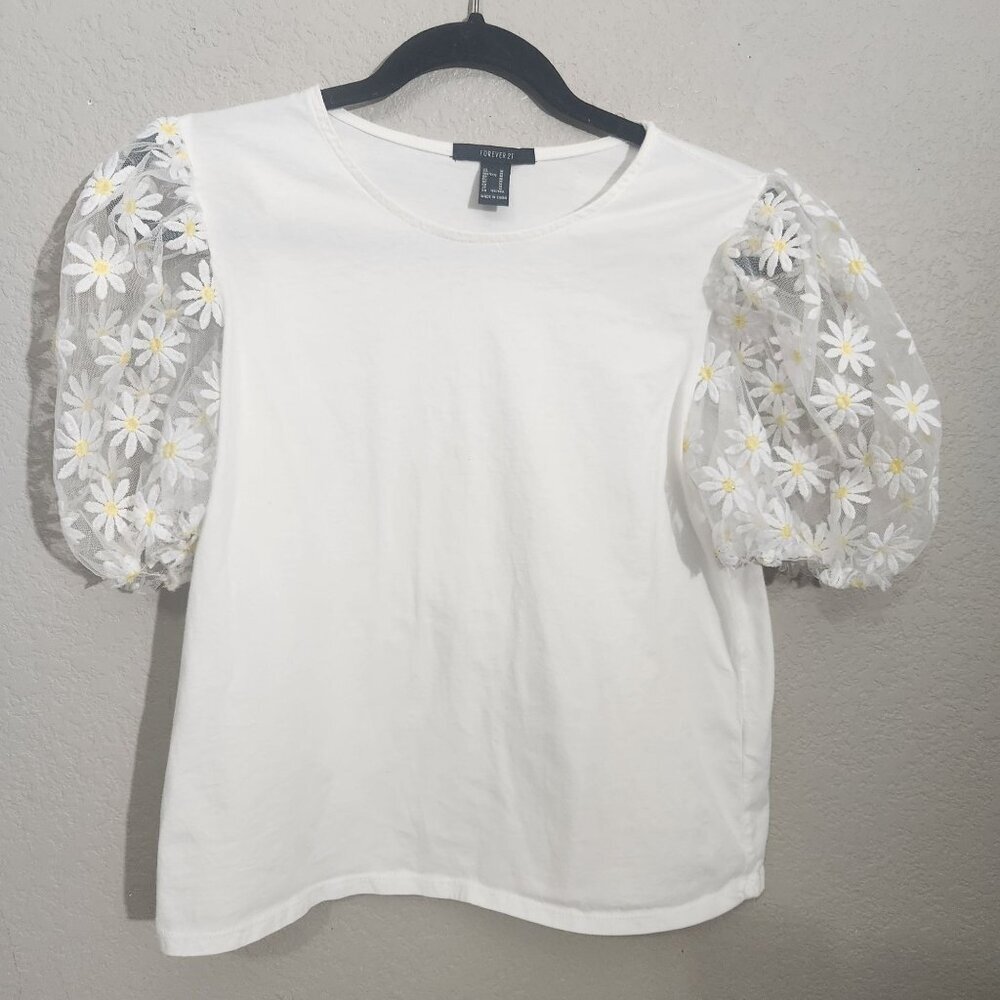 Forever 21 White Daisy Embroidered Puff Sleeve Top Womens M